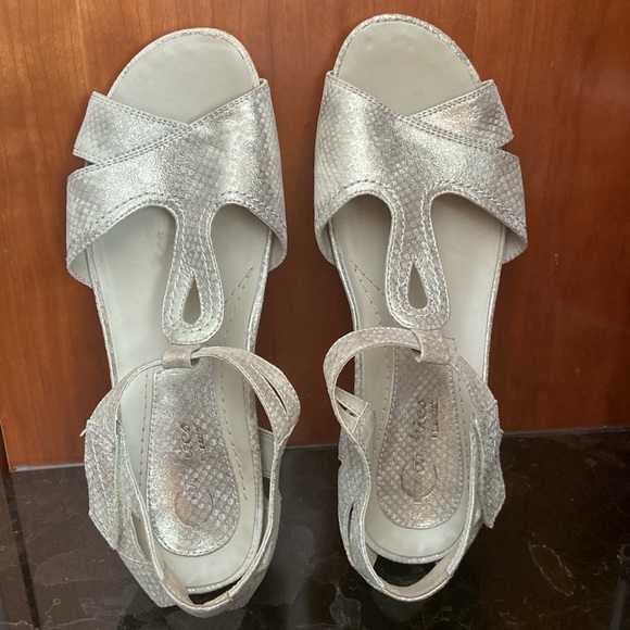 Earthies Ponza T-Strap PONZA Off- White Metallic  Leather Strap Sandals Shoes 9B - Picture 6 of 8